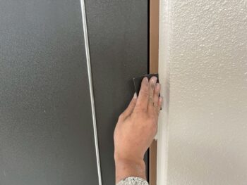 玄関扉枠塗装①