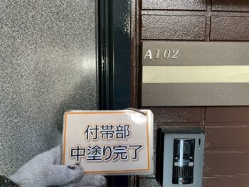 玄関扉枠塗装③