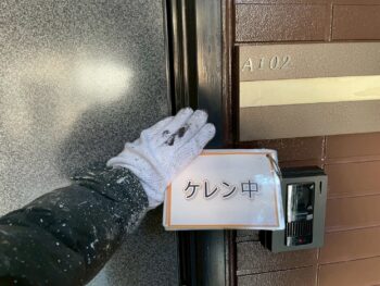 玄関扉枠塗装①